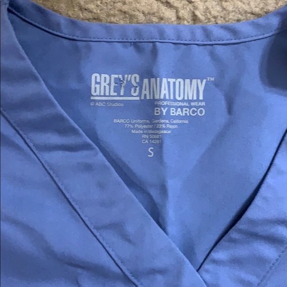 Greys Anatomy scrub top - Picture 2 of 2